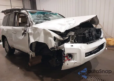 2013 Toyota Land Cruiser V8 из США, поврежденный, VIN JTMHY7AJ2D4018607